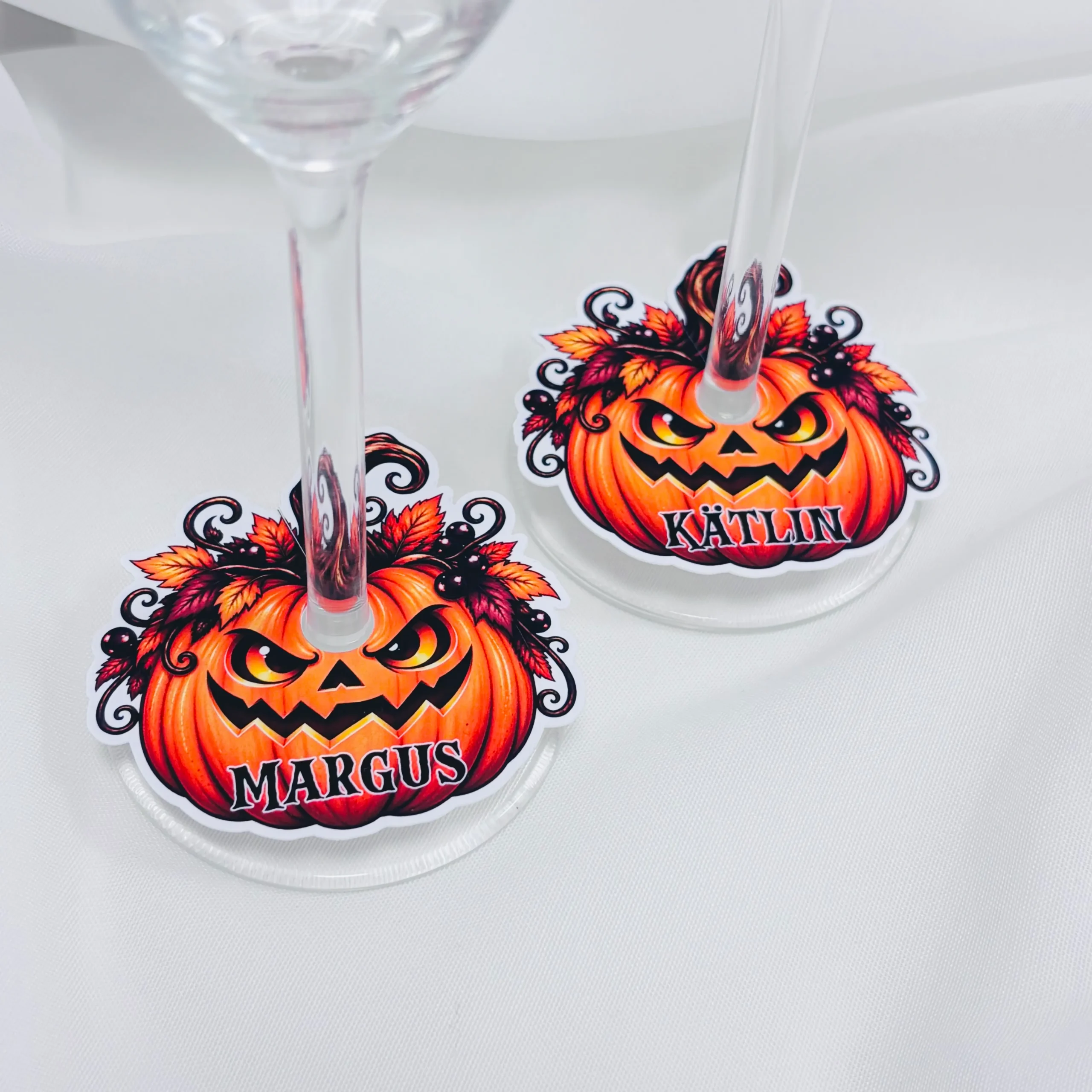 Personaalsed Halloweeni pokaalisildid külaliste nimedega, 6 tk komplekt